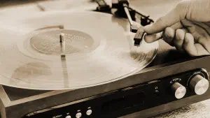 Vollautomatik vs. Manuelle Plattenspieler – Alle Infos, Tipps & die besten Geräte